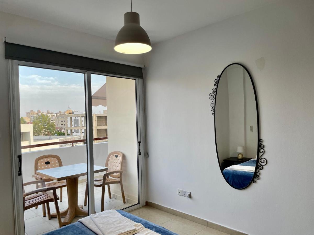 Cyprus Penelope Apartment Larnaca Bagian luar foto