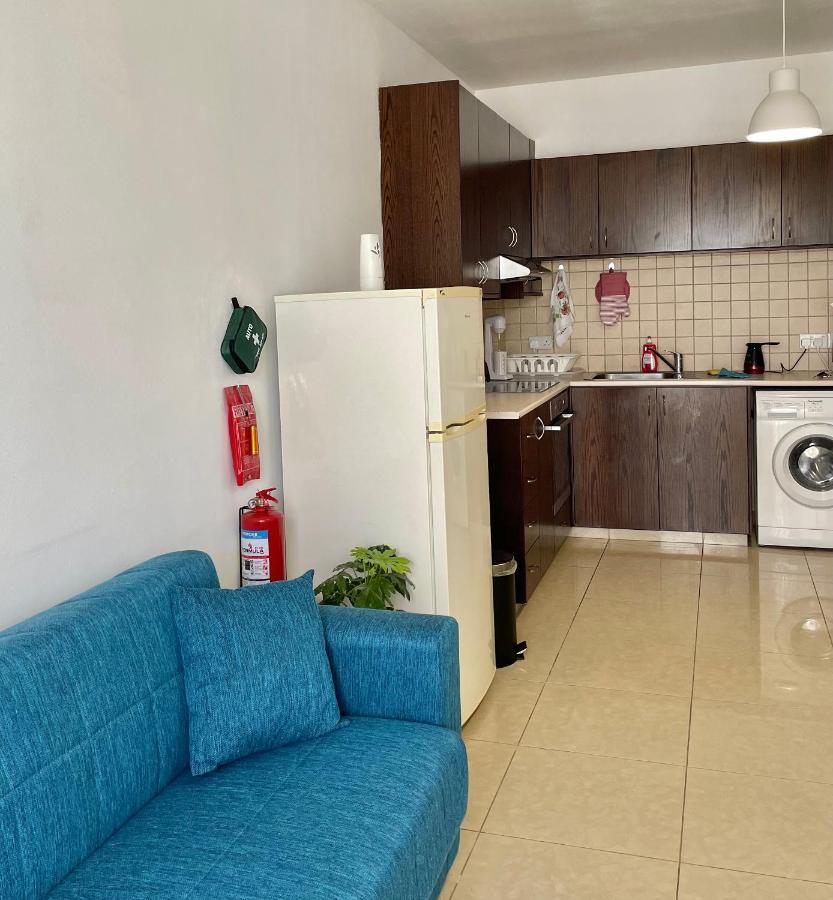 Cyprus Penelope Apartment Larnaca Bagian luar foto